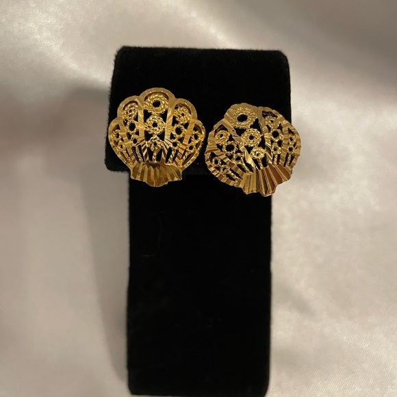 None Jewelry - Beautifully designed 14K gold overlay pattern w/ unique lever pierced earrings